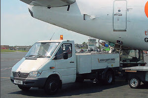 self-propelled lavatory truck / for airports