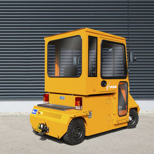 tow tractor