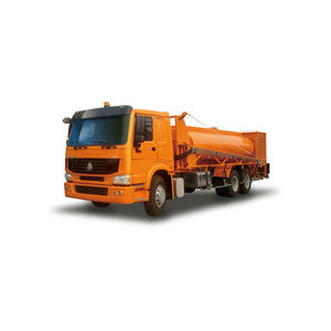airport de-icing vehicle