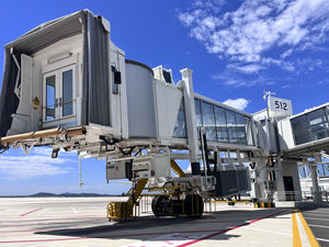 passenger boarding bridge