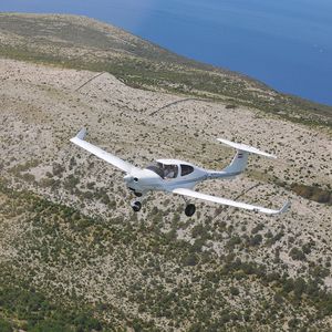 4-seater private plane