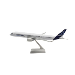 1/100 airplane model