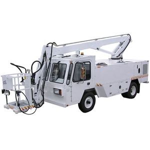 aircraft de-icing vehicle