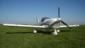 very light 2-seater aircraft / single-engine / 4-stroke engine