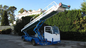 self-propelled belt loader