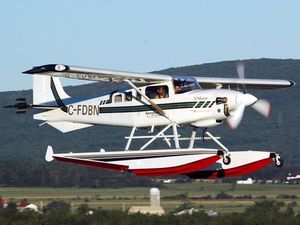 4-seater private plane