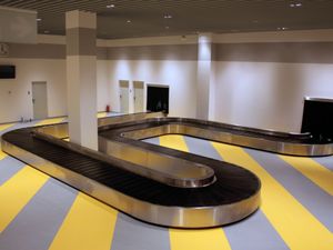 scale baggage carousel