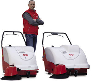 airport sweeper