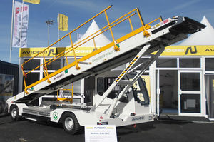 self-propelled belt loader