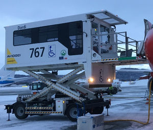 self-propelled ambulift