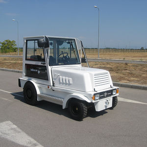 tow tractor