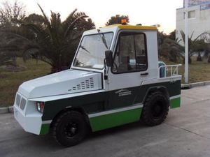 towing tractor