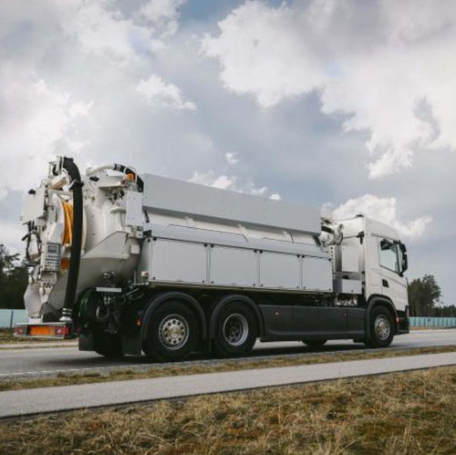 Airport runway cleaning machine - FlexLine CM100 - BUCHER MUNICIPAL - truck-mounted / for surface cleaning