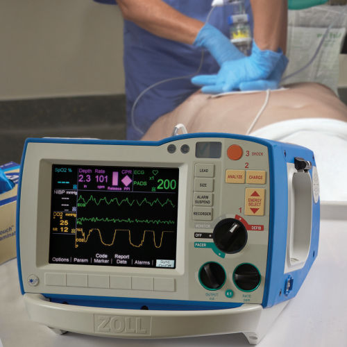 Automatic defibrillator R Series ZOLL MEDICAL CORPORATION