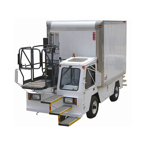 Self-propelled potable water truck - GS450  - Ground Support Specialist LLC - with lift platform / for airport