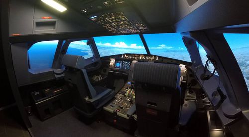 Flight simulator - FNPT II - VIER IM POTT - training / cockpit