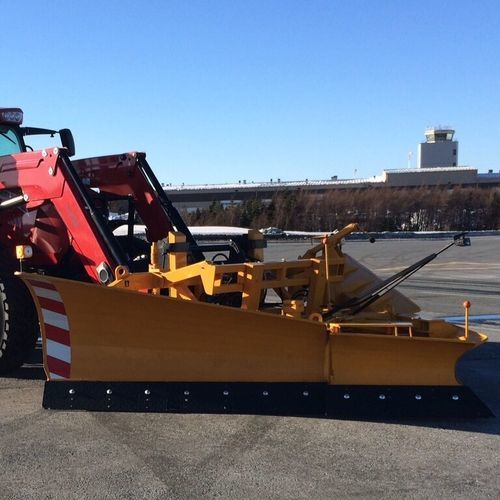 Airport runway snow blade PS VAMMAS with tilting blade