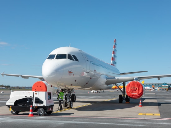 APA-ECO electric GPU in operation on airport apron