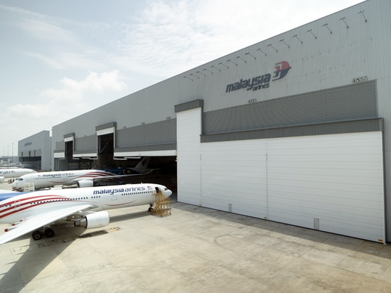 Puerta de tela de elevación vertical para hangares de aviones