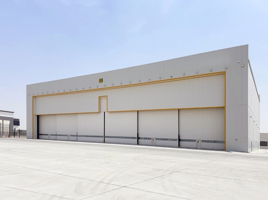 Puerta corredera de hangar
