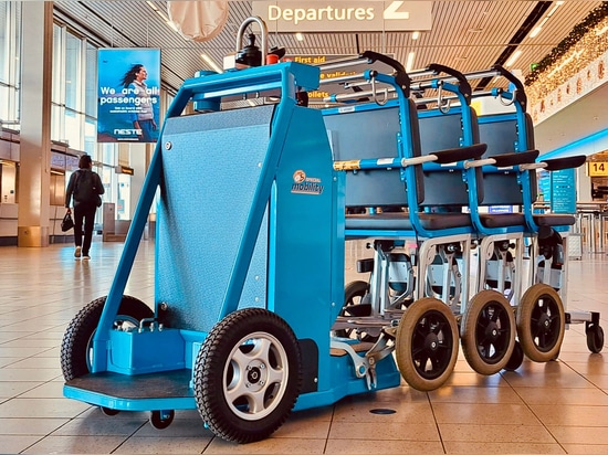 Atemberaubende blaue Mobby-Mover am Flughafen Schiphol!