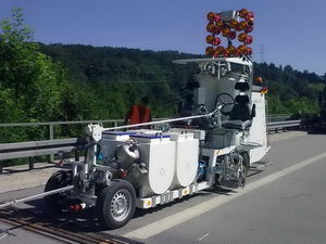 macchina traccialinee semovente