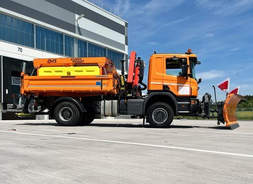 Spazzatrice per aeroporto - FH/PL - BOSCHUNG AIRPORT DIVISION - su autotelaio / con lama sgombraneve