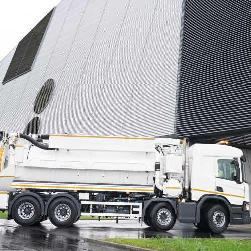 Macchina di pulizia per pista di aeroporto per pista d'aeroporto - FlexLine CM140 super  - BUCHER MUNICIPAL - montata su camion / per pulizia di superficie