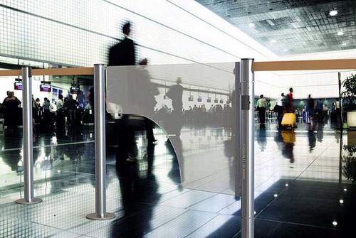 Colonnina con nastro con cinghia - SMART ACCESS - VIA GUIDE GMBH - a testa piatta / per passeggeri / per aeroporto