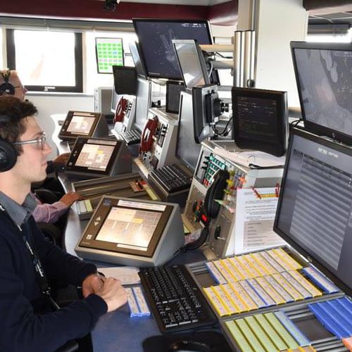 Console di controllo del traffico aereo multiposto - ATC radar/approach console - THINKING SPACE SYSTEMS LTD - curvo / con contenitore