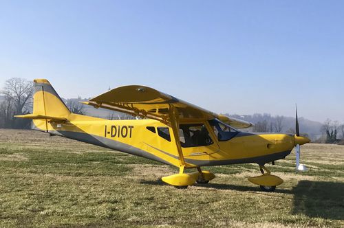 Aereo Da Turismo 4 Posti Ventura 4 I C P S R L Monomotore Con Motore A Pistoni Per Scuola