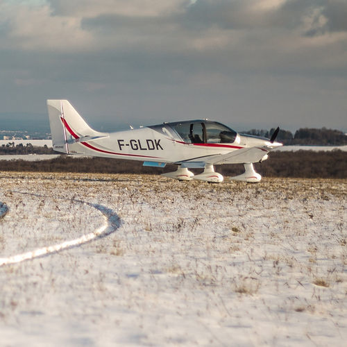 Aeroplano per scuola - DR401 - ROTAX 912IS - Robin New Aircraft - monomotore / con motore a pistoni / 3 posti