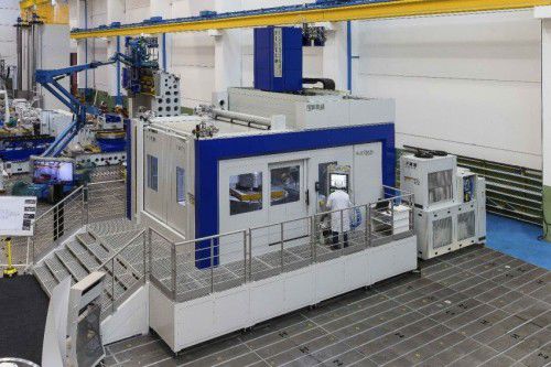 Centro di lavoro 5 assi - Flexturn series - Pietro Carnaghi S.p.A - verticale / per l'aeronautica / CNC