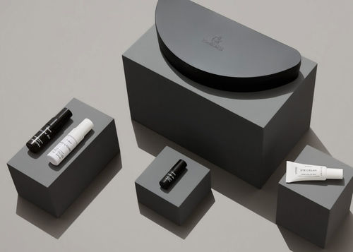 Kit da viaggio per business jet - BYREDO  - BUZZ - THE INFLIGHT EXPERIENCE...