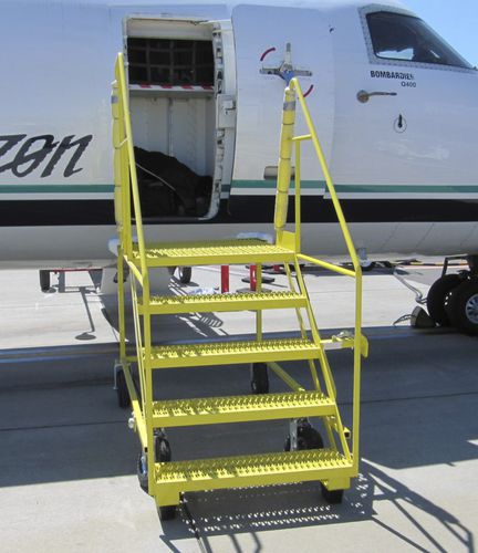 Scaletta mobile di pista - Q-400 - Keith Consolidated Industries, Inc. - per manutenzione / per aereo