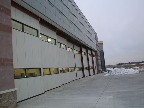 Porta per hangar scorrevole - Norco Mfg