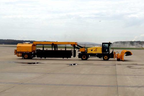 Spazzola per spazzatrice per pista d'aeroporto - 4600 CRDL - M-B Companies, Inc.
