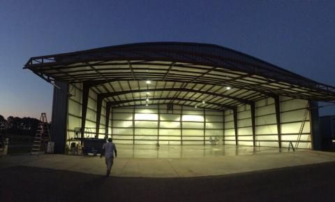 Porta per hangar sezionale - Well Bilt Industries USA, LLC