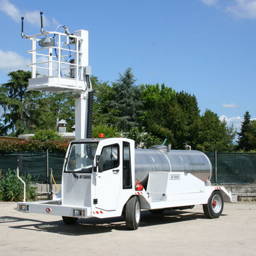 Veicolo per acqua potabile semovente - AP D series - Darmec Technologies S.r.l - con flussometro / con piattaforma elevabile / per aeroporto