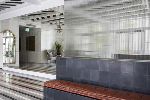 Pannello in vetro per aeroporto - Forms+Surfaces - per facciata