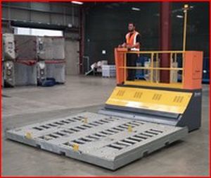Transpallet idraulico - McGrath Industries - con conducente seduto / a forca lunga / per aeroporto