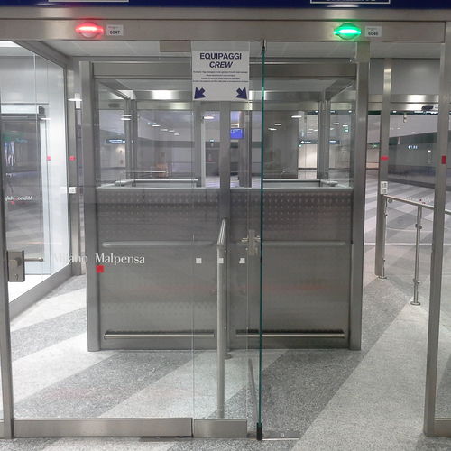 Banco per dogana - Malpensa T1 & T2 - Varese - CUTINI GROUP SRL - per polizia / per aeroporto