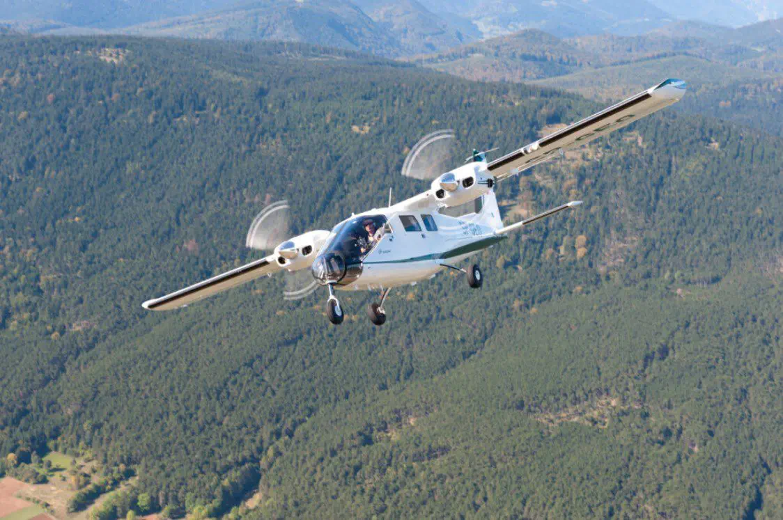 教育用飛行機 - P.68TC Observer - VULCANAIR S.p.A. - 観光用