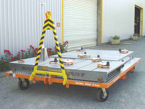 航空機整備用台車 1