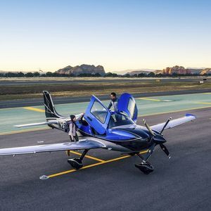 シーラスSR22 電動　完成機 SR22 (航空機) - Wikipedia