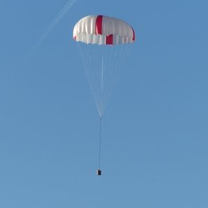 超軽量動力機用パラシュート 1