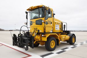 トラックへの取り付け可能除雪機