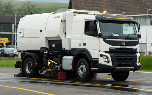 空港用スイーパー - MaxPowa V80 rear suction - BUCHER MUNICIPAL - 乗るタイプ