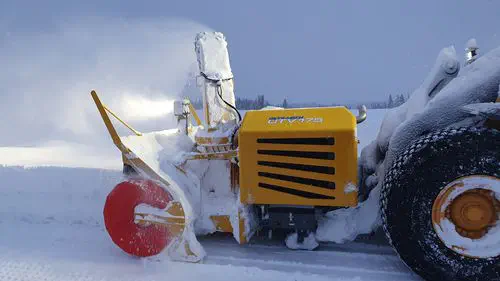 トラックへの取り付け可能除雪機 - UTV 175 - ØVERAASEN AS - 滑走路