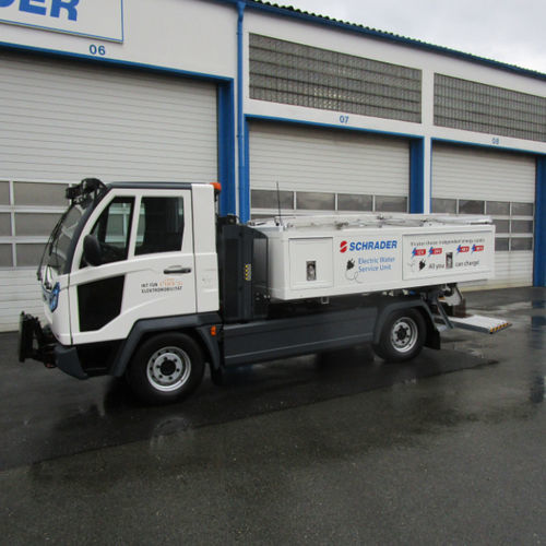 自走式飲料水トラック - WSU  - SCHRADER T+A FAHRZEUGBAU GMBH & CO. KG - ボート付 / 空港用
